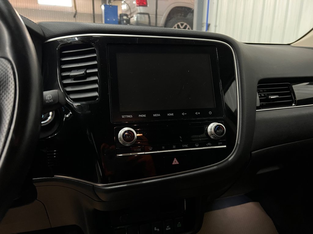 2022 Mitsubishi Outlander PHEV SE in Barrhead, Alberta - 13 - w1024h768px