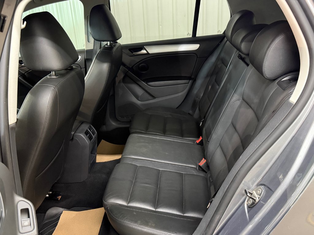 2012 Volkswagen Golf Highline diesel in Barrhead, Alberta - 10 - w1024h768px