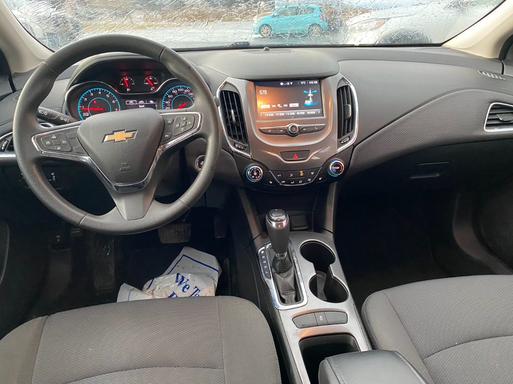 2018 Chevrolet Cruze in Deer Lake, Newfoundland and Labrador - 11 - w1024h768px