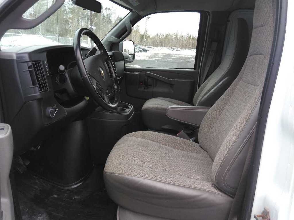 2020 Chevrolet Express Van in Deer Lake, Newfoundland and Labrador - 4 - w1024h768px