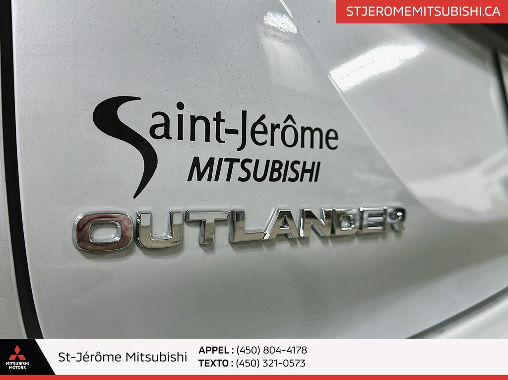 2024  Outlander LE S-AWC TOIT PANO + VOLANT CHAUFFANT in Brossard, Quebec - 8 - w1024h768px