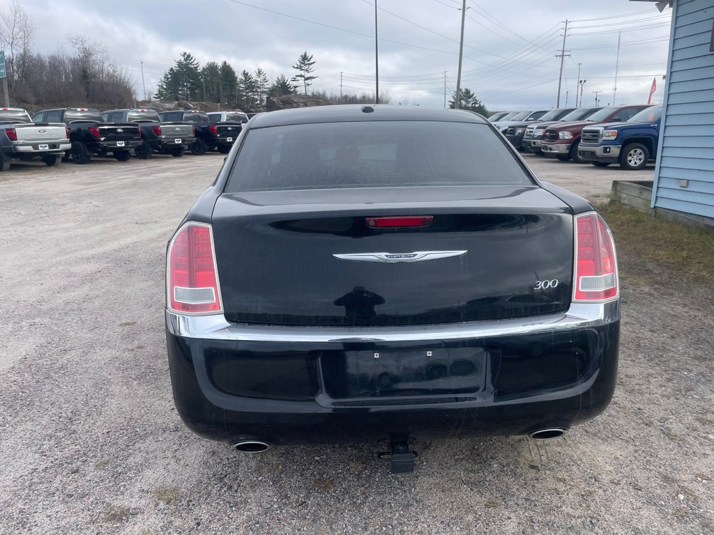 Chrysler 300 Limited 2012 à North Bay, Ontario - 5 - w1024h768px