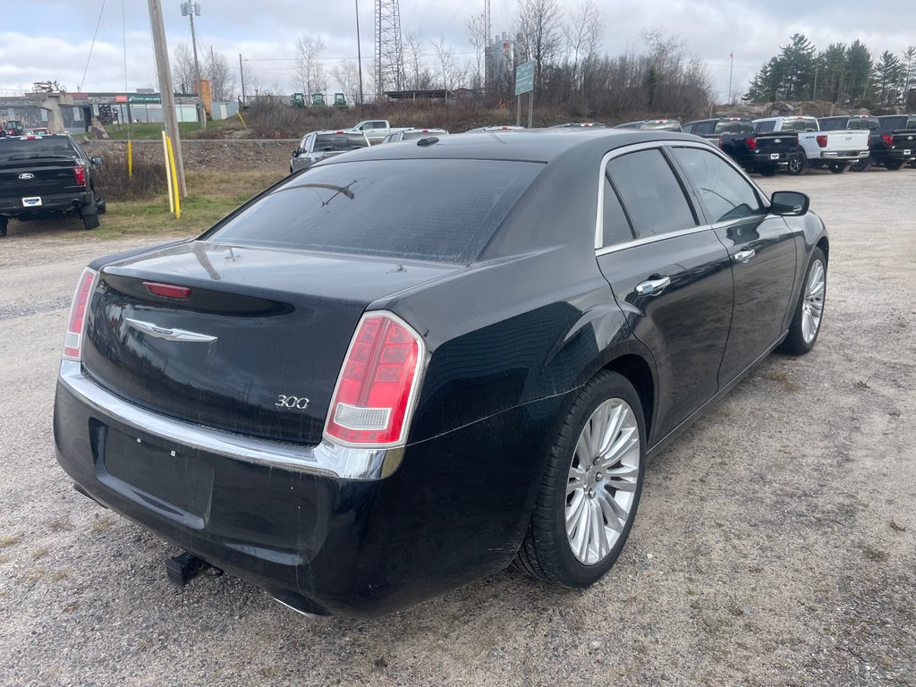 Chrysler 300 Limited 2012 à North Bay, Ontario - 6 - w1024h768px