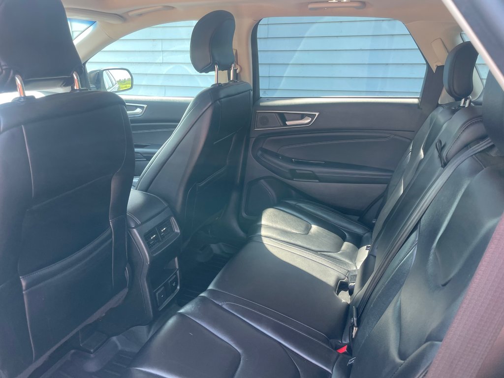 2019 Ford Edge Titanium in North Bay, Ontario - 10 - w1024h768px