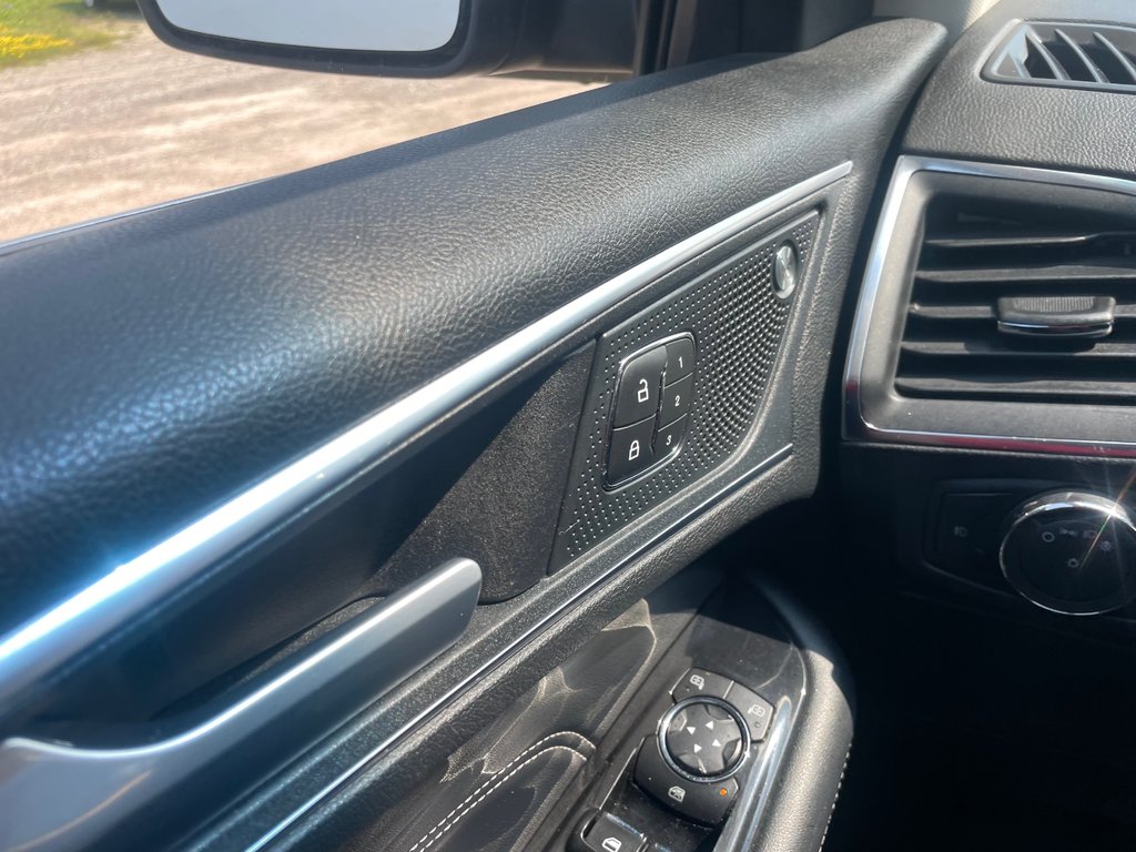 2019 Ford Edge Titanium in North Bay, Ontario - 14 - w1024h768px