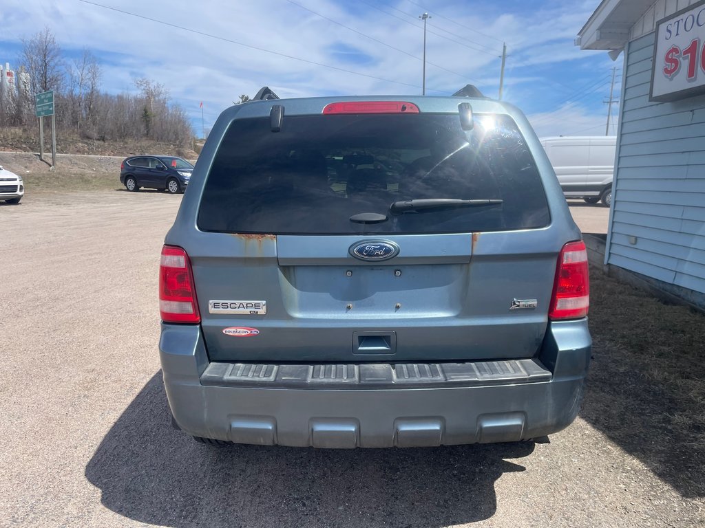 2012 Ford Escape XLT in North Bay, Ontario - 3 - w1024h768px