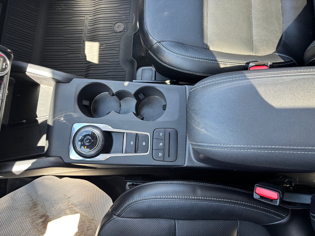 Ford Escape Titanium Hybrid 2020 à North Bay, Ontario - 14 - w1024h768px