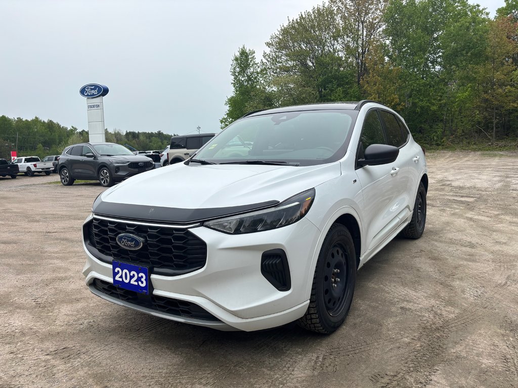 Ford Escape ST-Line 2023 à North Bay, Ontario - 1 - w1024h768px