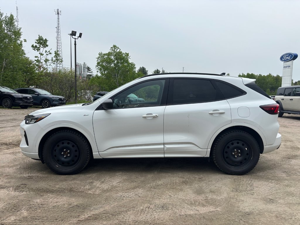 Ford Escape ST-Line 2023 à North Bay, Ontario - 2 - w1024h768px