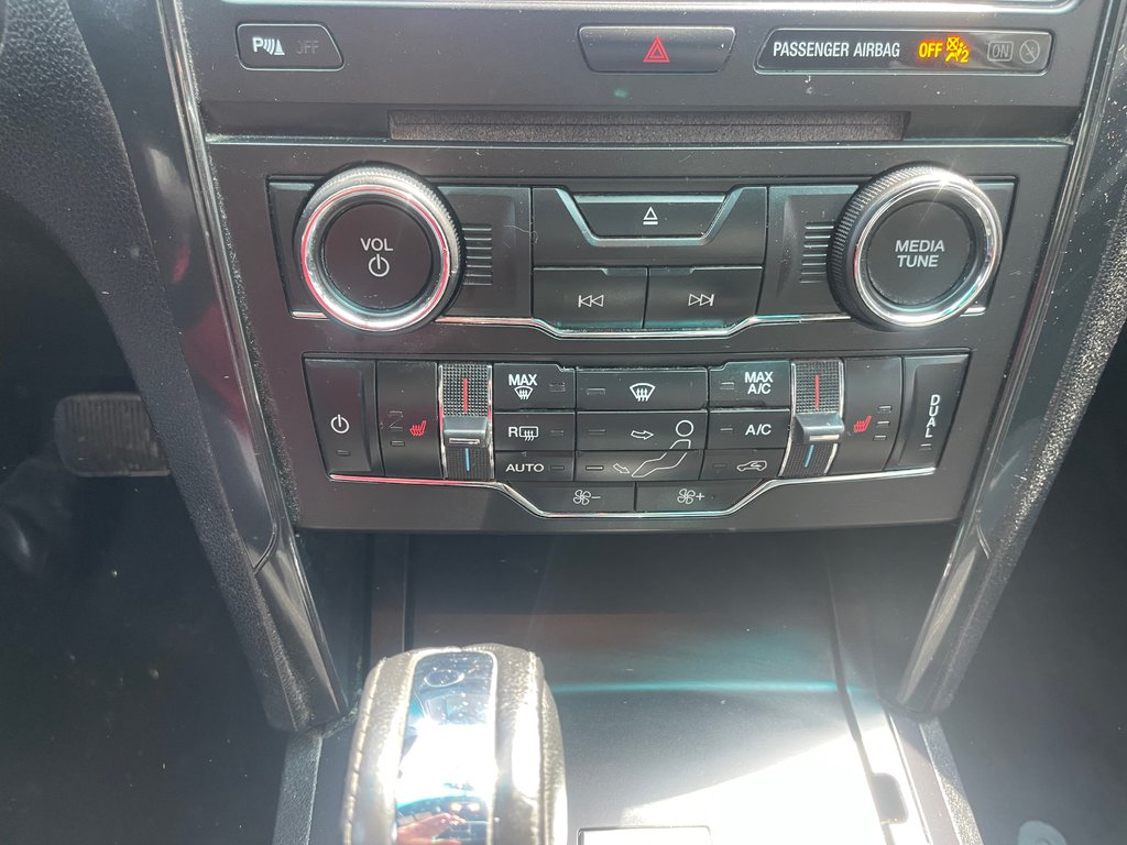 2017 Ford Explorer XLT in North Bay, Ontario - 12 - w1024h768px
