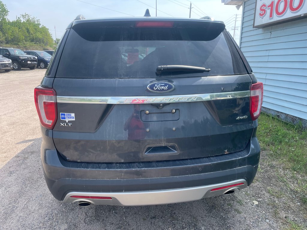 2017 Ford Explorer XLT in North Bay, Ontario - 4 - w1024h768px