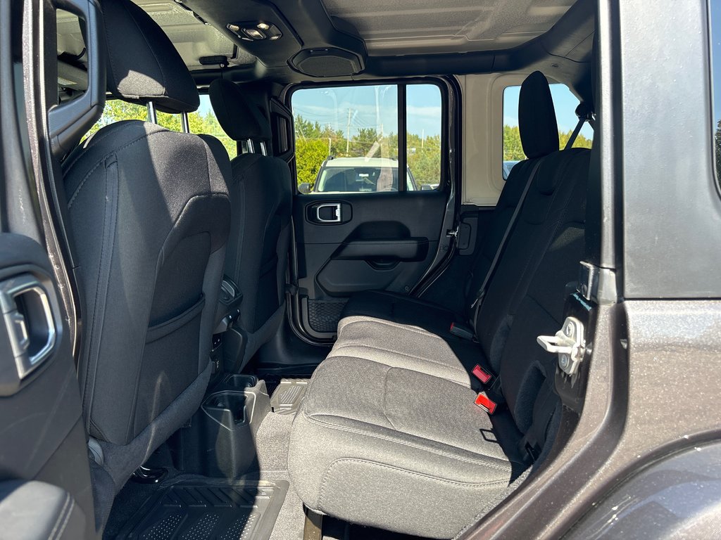 2020 Jeep Wrangler Unlimited Sahara in North Bay, Ontario - 17 - w1024h768px