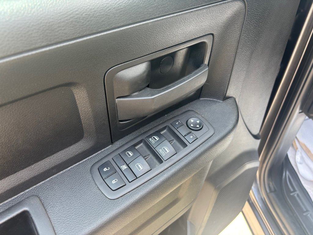 Ram 1500 Classic Tradesman 2023 à North Bay, Ontario - 23 - w1024h768px