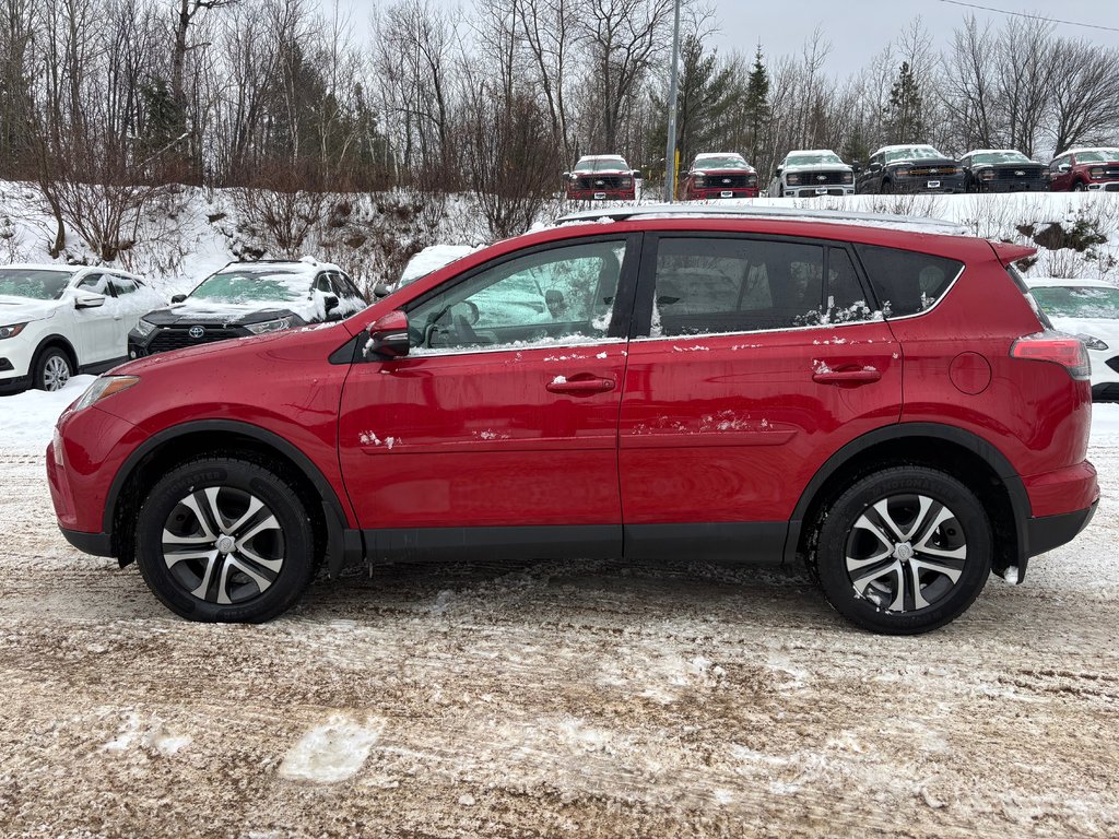 2016 Toyota RAV4 LE in North Bay, Ontario - 2 - w1024h768px