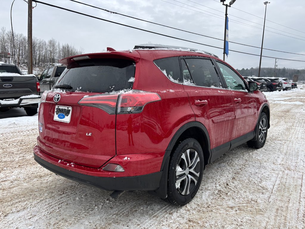 2016 Toyota RAV4 LE in North Bay, Ontario - 5 - w1024h768px