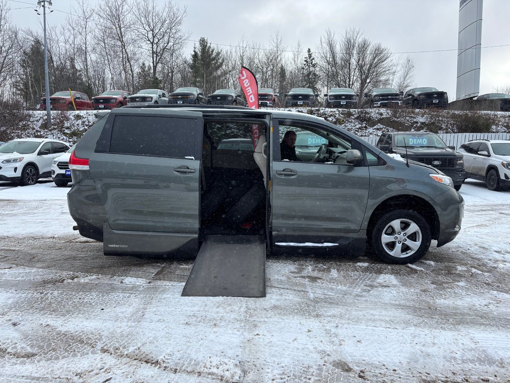 Toyota Sienna LE 2014 à North Bay, Ontario - 2 - w1024h768px