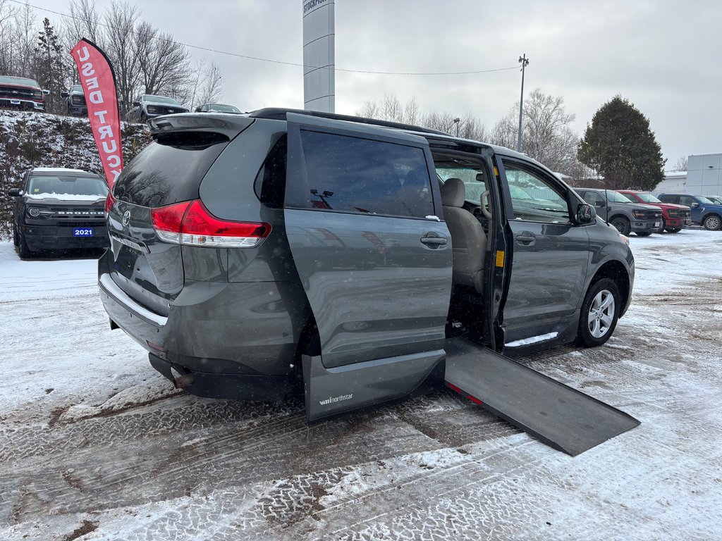 Toyota Sienna LE 2014 à North Bay, Ontario - 3 - w1024h768px