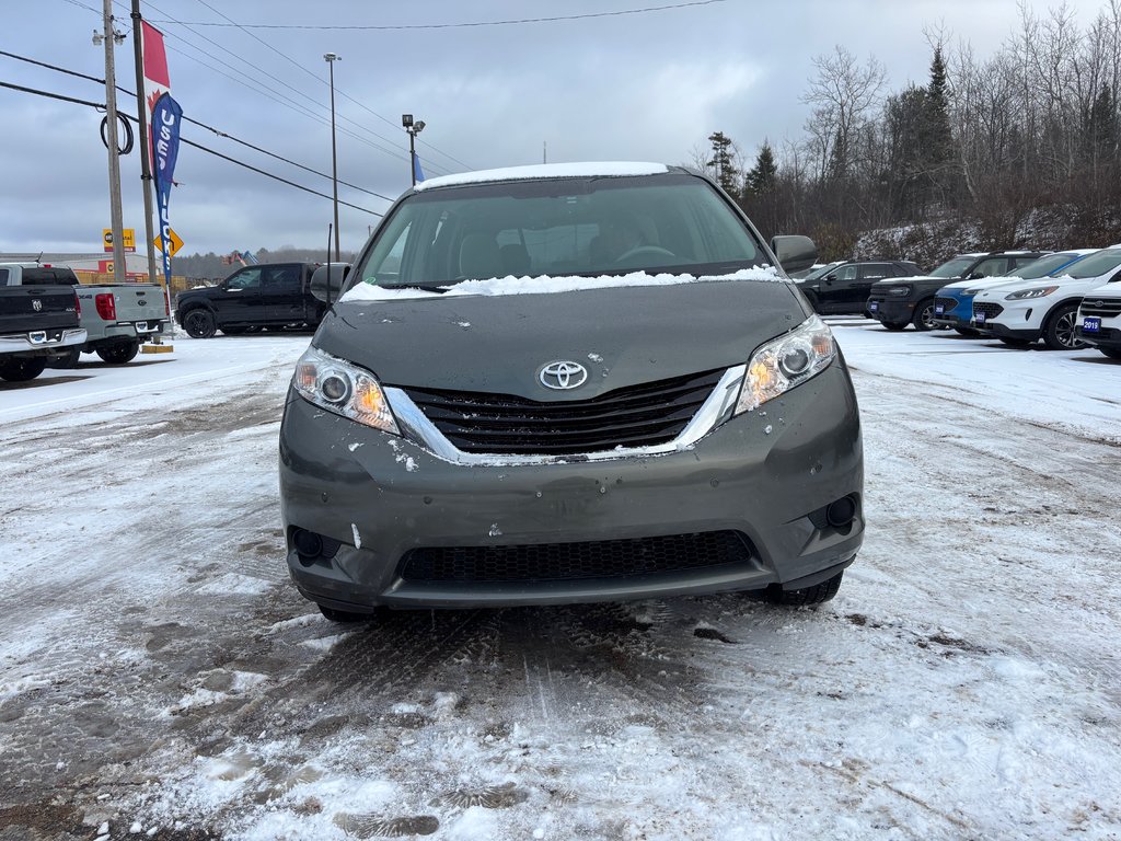 Toyota Sienna LE 2014 à North Bay, Ontario - 9 - w1024h768px