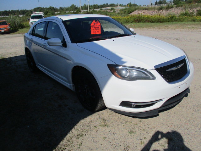 2013 Chrysler 200 S in North Bay, Ontario - 7 - w1024h768px