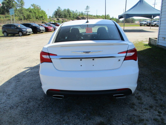 2013 Chrysler 200 S in North Bay, Ontario - 5 - w1024h768px