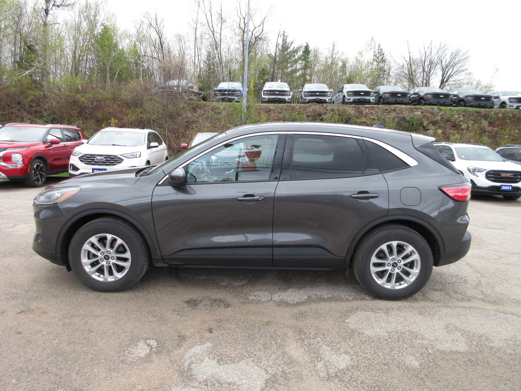 2020 Ford Escape SE in North Bay, Ontario - 2 - w1024h768px
