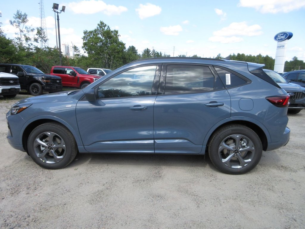 Ford Escape ST-Line 2024 à North Bay, Ontario - 2 - w1024h768px