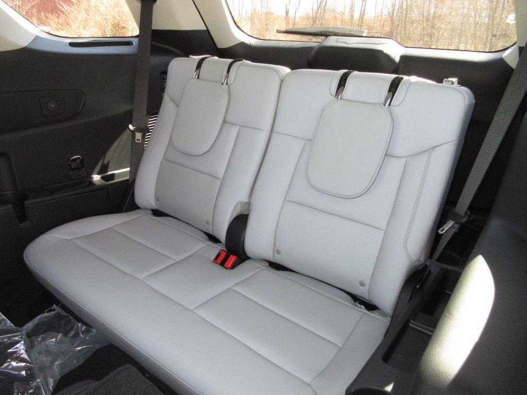 Ford Explorer Platinum 2025 à North Bay, Ontario - 21 - w1024h768px
