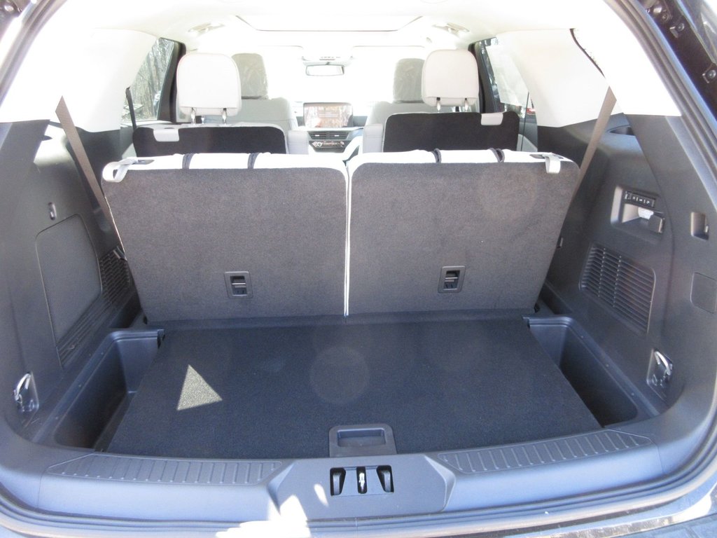 Ford Explorer Platinum 2025 à North Bay, Ontario - 10 - w1024h768px