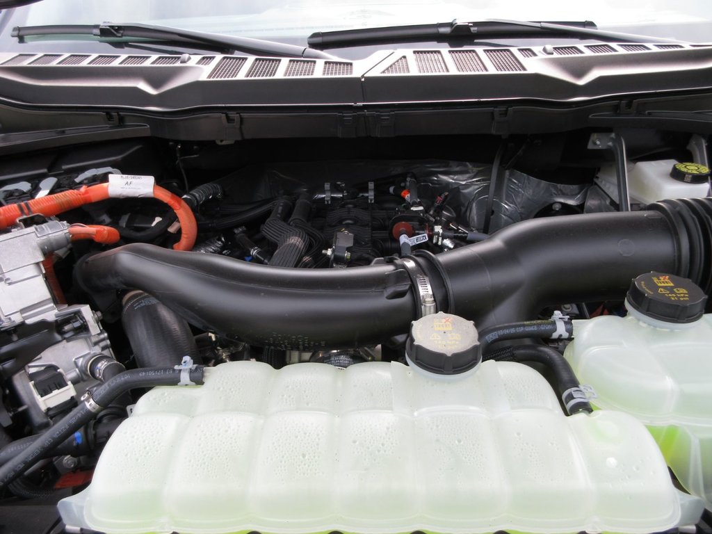 2025 Ford F-150 XLT in North Bay, Ontario - 9 - w1024h768px
