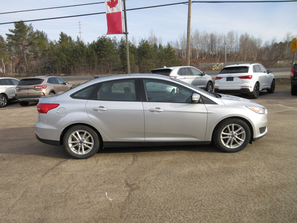 2017 Ford Focus SE in North Bay, Ontario - 6 - w1024h768px