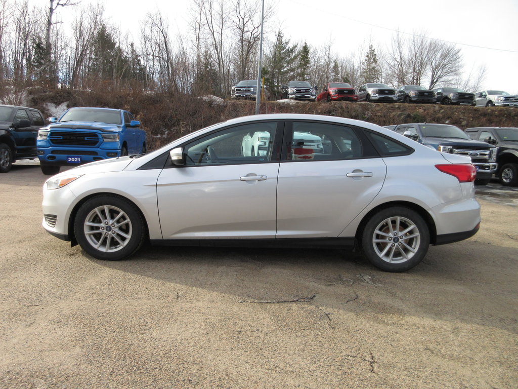 2017 Ford Focus SE in North Bay, Ontario - 2 - w1024h768px