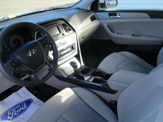 2015 Hyundai Sonata 2.4L GLS in North Bay, Ontario - 9 - w1024h768px