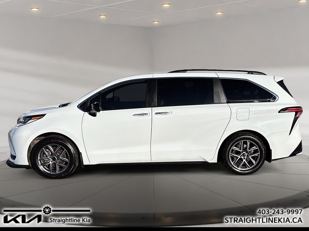 2022 Toyota SIENNA XSE Hybrid-4