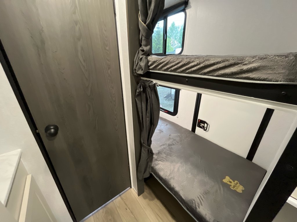 2025 Coachmen Bijou 19BHB in Terrace, British Columbia - 16 - w1024h768px