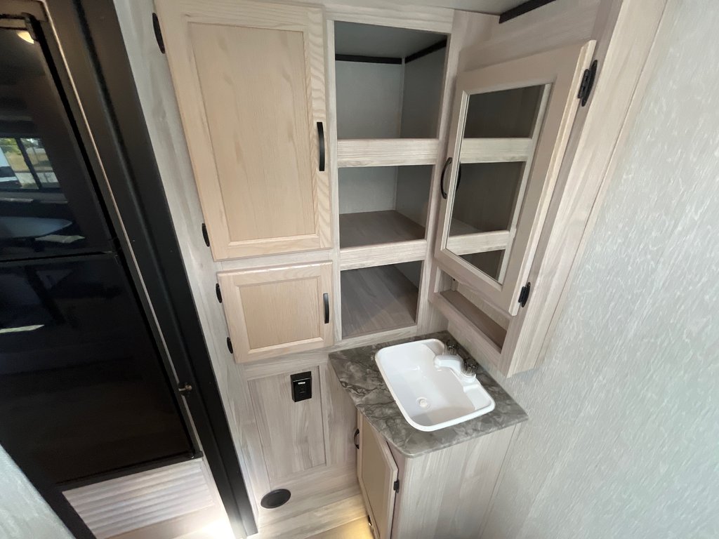 2021 Coachmen Northern Spirit DLX SBT2145RBX in Terrace, British Columbia - 13 - w1024h768px