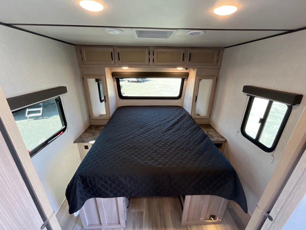 2021 Coachmen Northern Spirit DLX SBT2145RBX in Terrace, British Columbia - 10 - w1024h768px