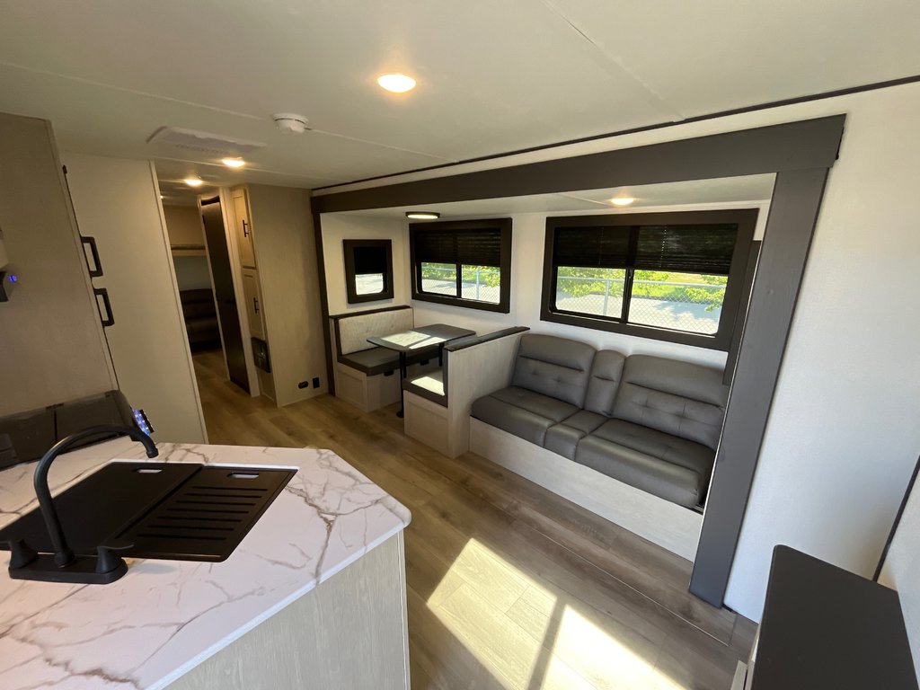 2026 Coachmen Northern Spirit DLX SBT5300QB-53 in Terrace, British Columbia - 10 - w1024h768px