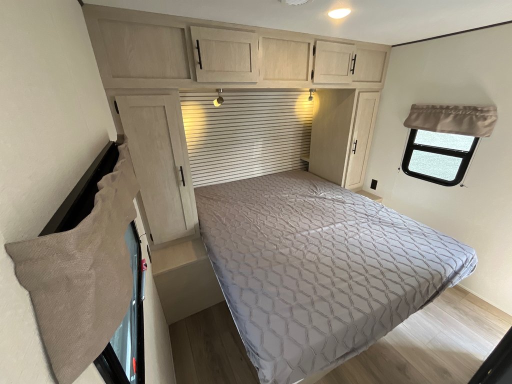 2025 Coachmen Northern Spirit DLX SBT5260DB in Terrace, British Columbia - 12 - w1024h768px