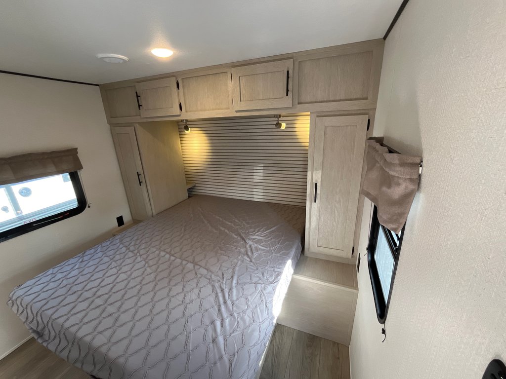 2025 Coachmen Northern Spirit DLX SBT5260DB in Terrace, British Columbia - 9 - w1024h768px