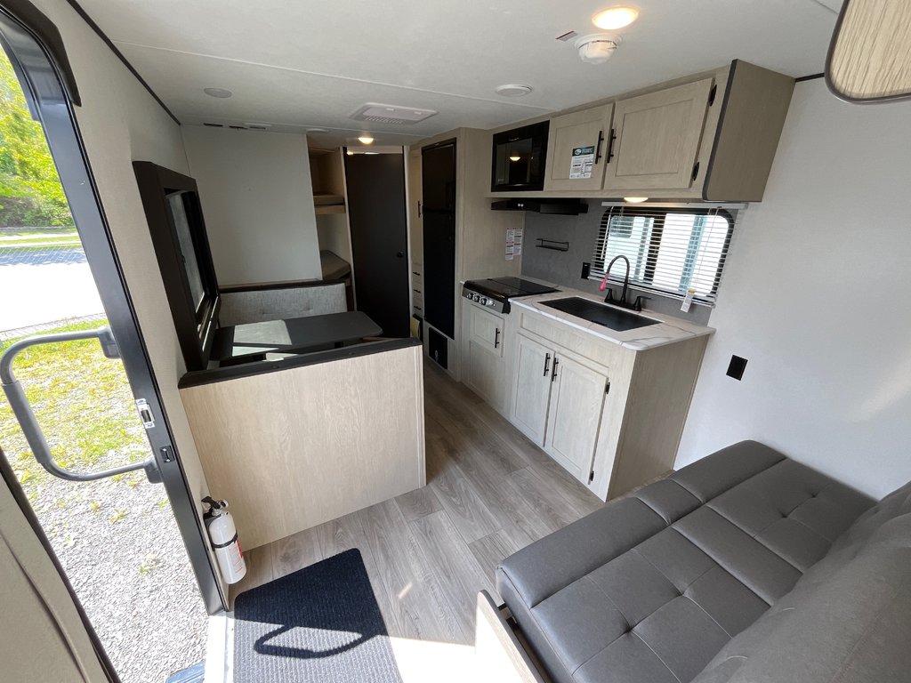 2025 Coachmen Northern Spirit DLX SBT5260BH in Terrace, British Columbia - 6 - w1024h768px