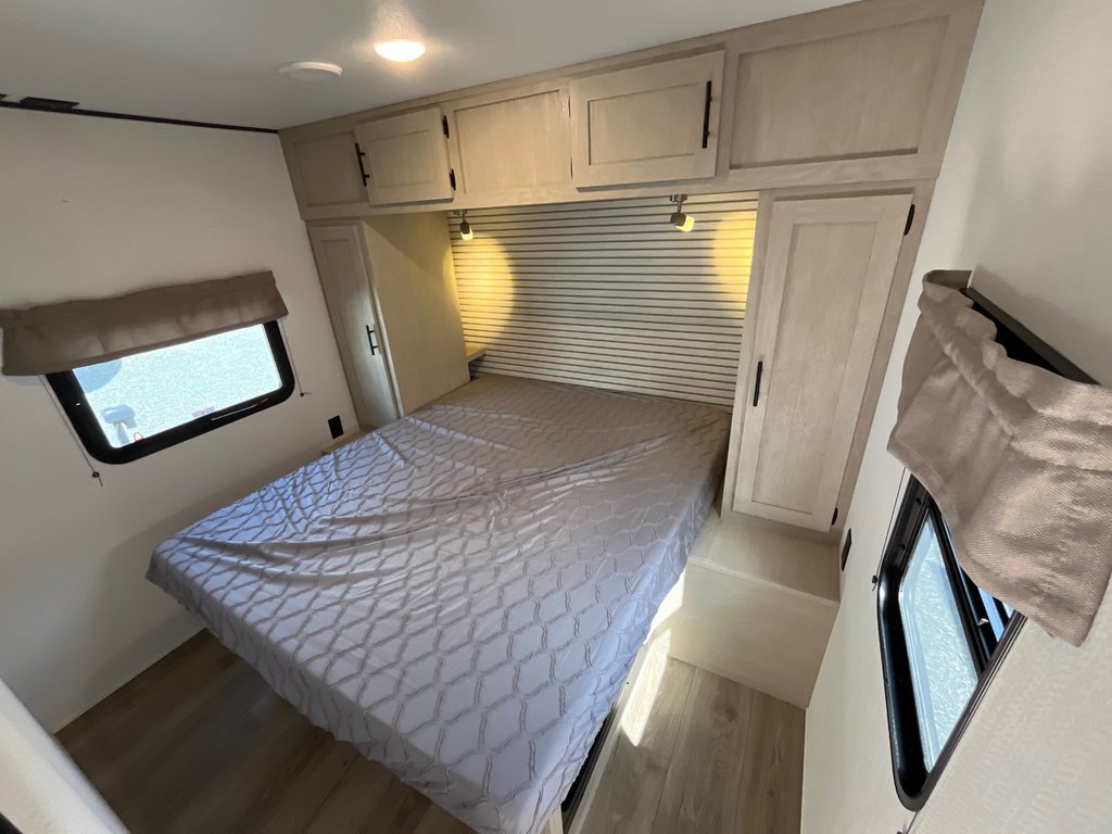 2025 Coachmen Northern Spirit DLX SBT5260BH in Terrace, British Columbia - 14 - w1024h768px