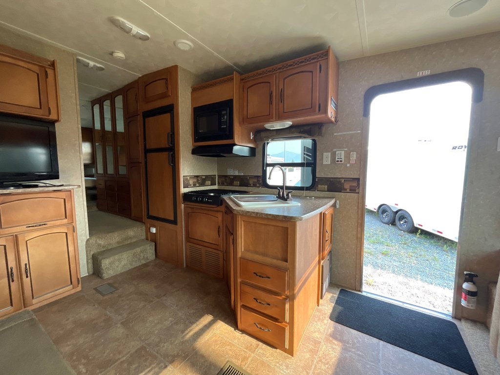 2011 Forest River PUMA M-253FBS in Terrace, British Columbia - 7 - w1024h768px