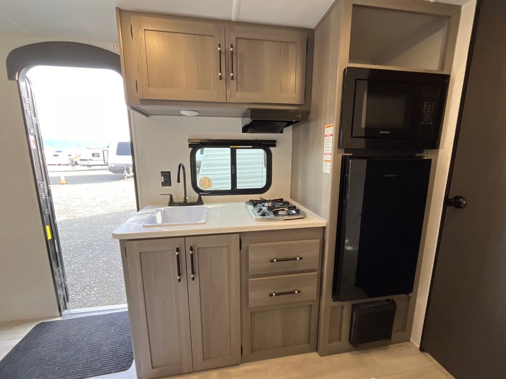 2025 Keystone 175BH Hideout in Terrace, British Columbia - 14 - w1024h768px