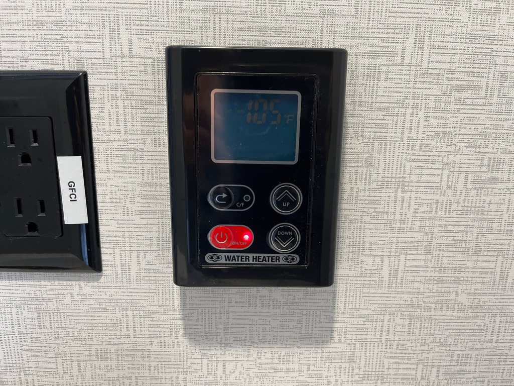 2025 Keystone 175BH Hideout in Terrace, British Columbia - 7 - w1024h768px