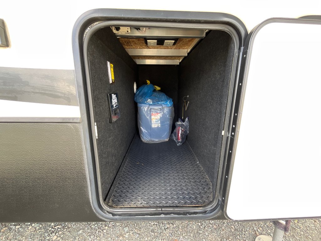 2014 Keystone ALPINE 3620FL in Terrace, British Columbia - 6 - w1024h768px