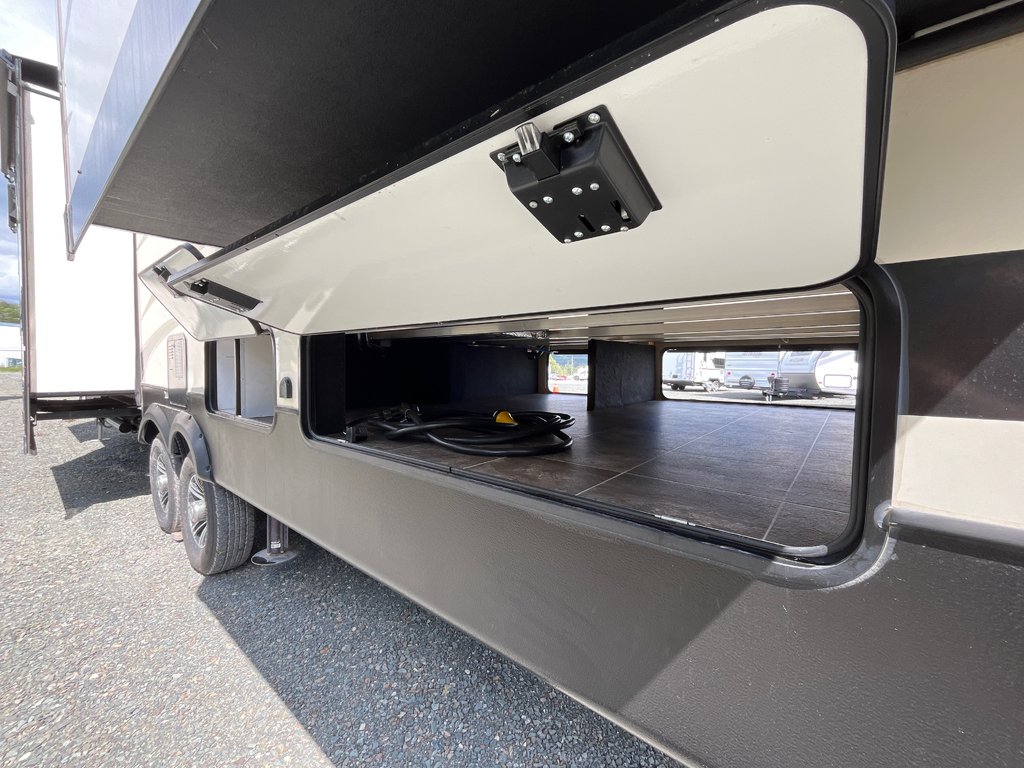 2014 Keystone ALPINE 3620FL in Terrace, British Columbia - 4 - w1024h768px
