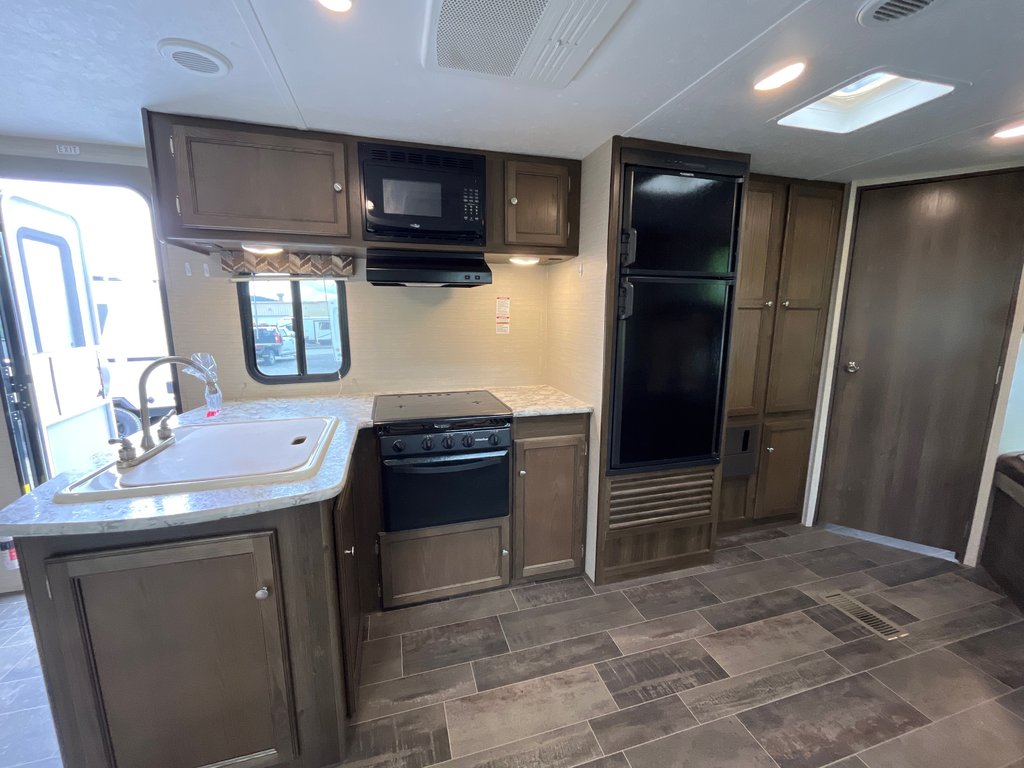 2018 Keystone BULLET 272BH in Terrace, British Columbia - 8 - w1024h768px
