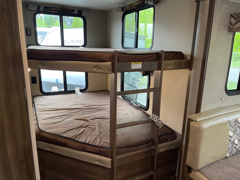 2018 Keystone BULLET 272BH in Terrace, British Columbia - 9 - w1024h768px
