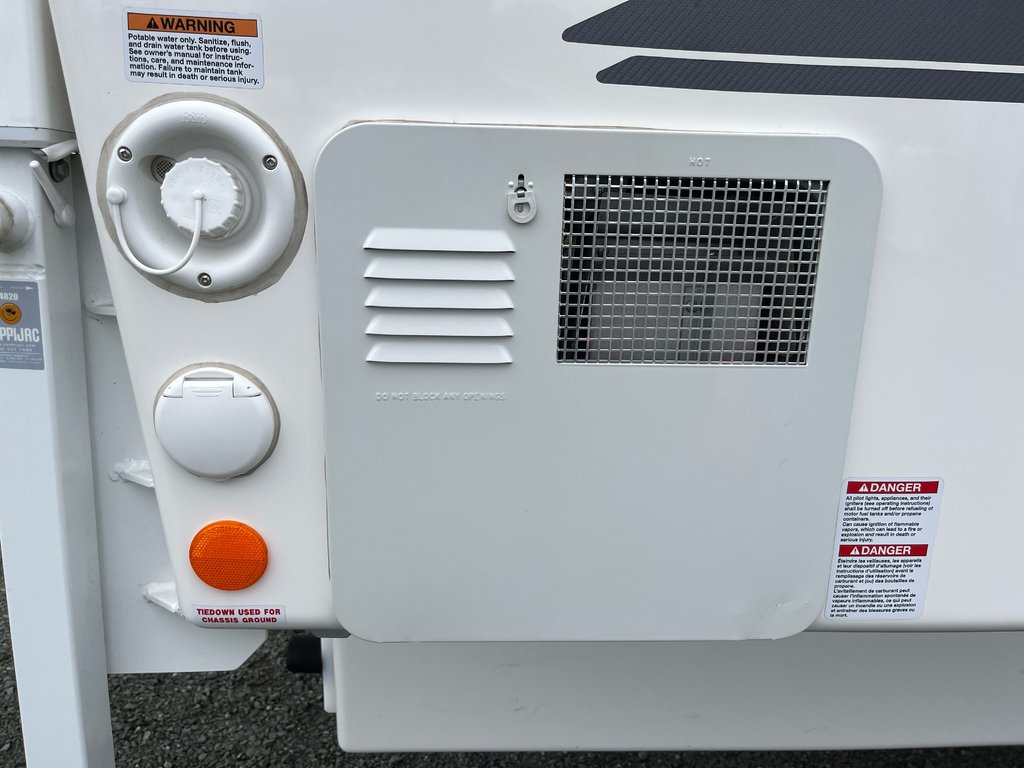 2023 NORTHERN LITE EXLE 8-11 Dry Bath in Terrace, British Columbia - 7 - w1024h768px