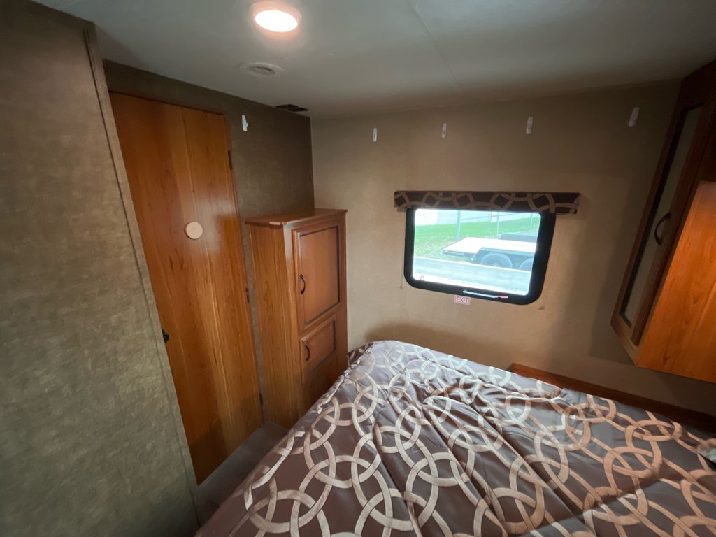 2017 Starcraft Launch Ultra Light 26RLS in Terrace, British Columbia - 12 - w1024h768px